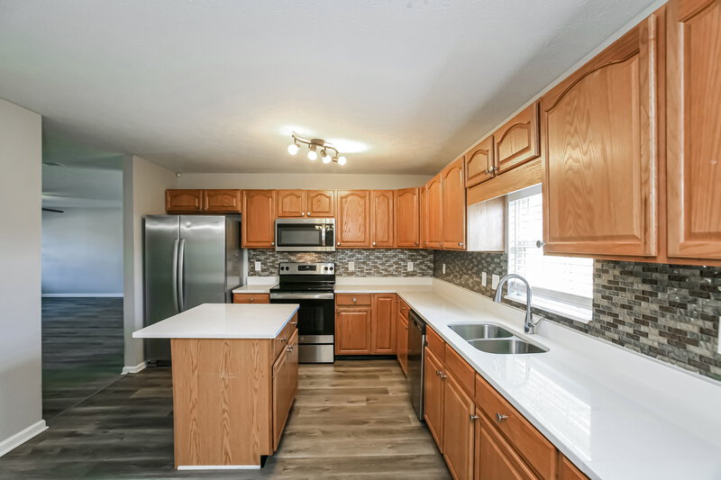 3,210/Mo, 8139 Lawrence Woods Blvd Indianapolis, IN 46236 Kitchen View