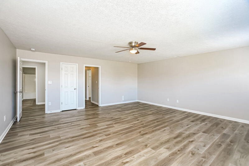 3,210/Mo, 8139 Lawrence Woods Blvd Indianapolis, IN 46236 Main Bedroom View 2