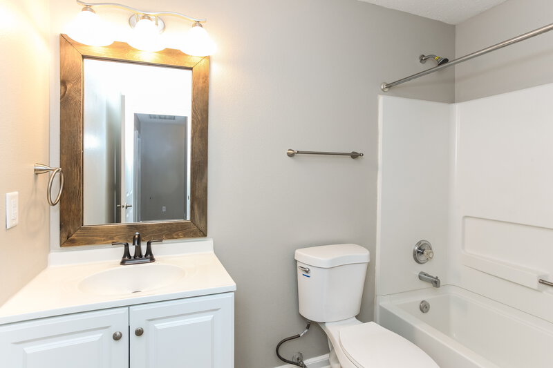 1,980/Mo, 6785 W Stansbury Blvd McCordsville, IN 46055 Main Bathroom View