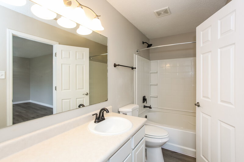 1,980/Mo, 6785 W Stansbury Blvd McCordsville, IN 46055 Bathroom View