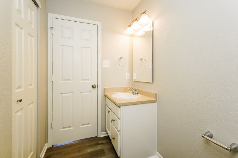 1,560/Mo, 7852 States Bend Ln Indianapolis, IN 46239 Powder Room View