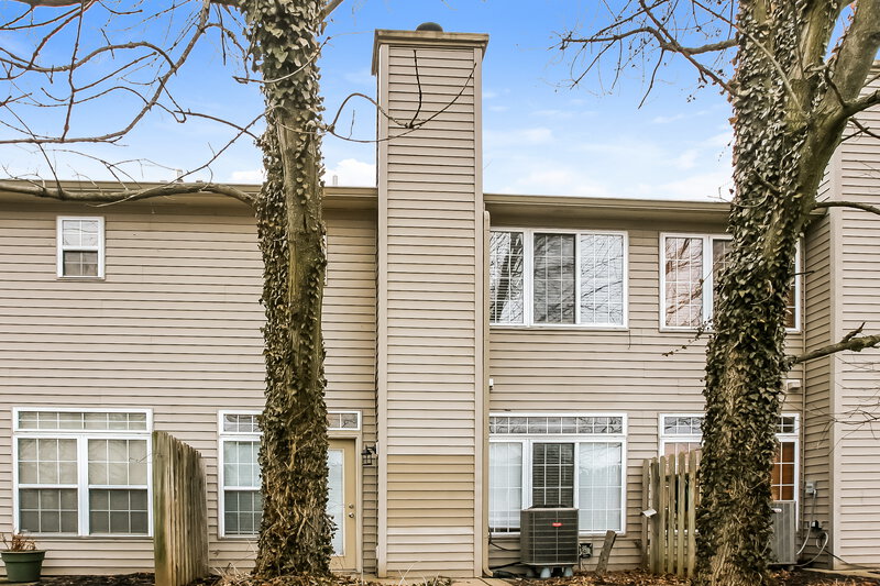2,300/Mo, 3440 Windham Lake Rd Unit 7 Indianapolis, IN 46214 Rear View