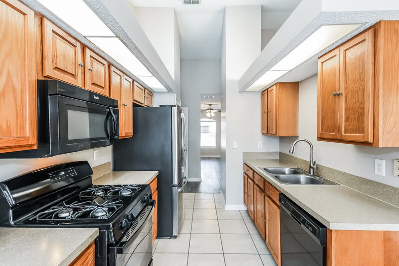 2,765/Mo, 1694 Aston Hall Dr E Jacksonville, FL 32246 Kitchen View 2