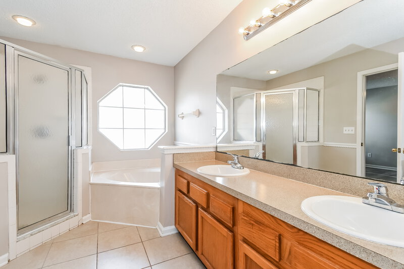 2,765/Mo, 1694 Aston Hall Dr E Jacksonville, FL 32246 Main Bathroom View
