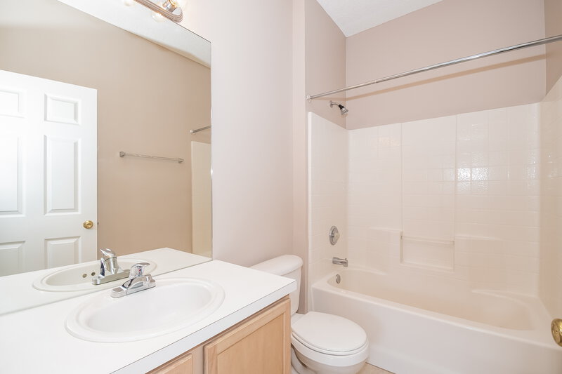 1,690/Mo, 717 Carriage Hill Dr Jacksonville, FL 32218 Bathroom View