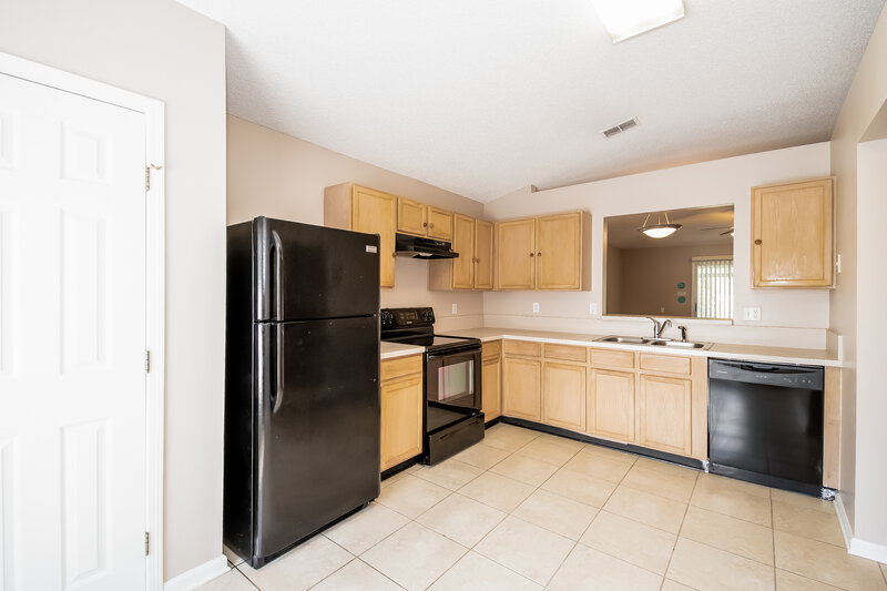 1,690/Mo, 717 Carriage Hill Dr Jacksonville, FL 32218 Kitchen View 2