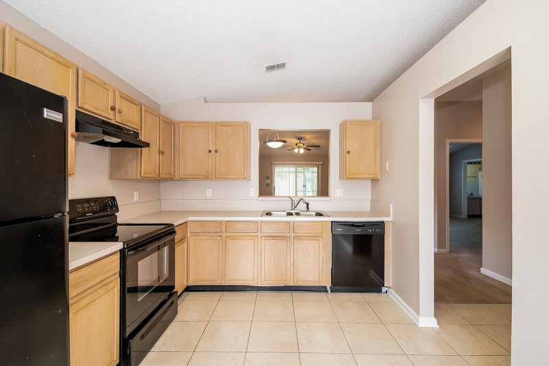 1,690/Mo, 717 Carriage Hill Dr Jacksonville, FL 32218 Kitchen View 3