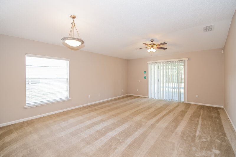1,690/Mo, 717 Carriage Hill Dr Jacksonville, FL 32218 Living Room View