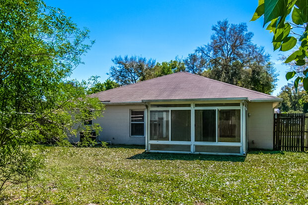 1,570/Mo, 717 Carriage Hill Dr Jacksonville, FL 32218 Rear View