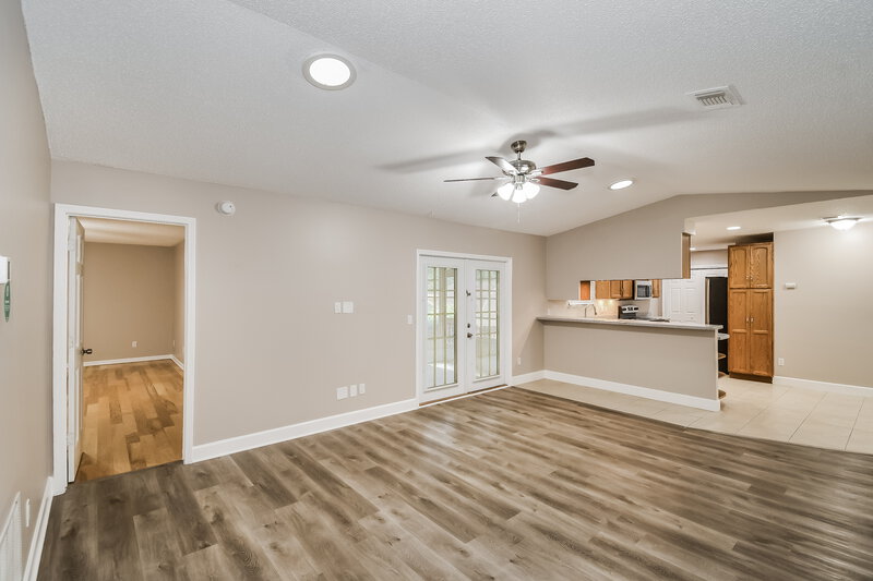 2,230/Mo, 5317 Lamar Shaw Ct Jacksonville, FL 32258 Living Room View