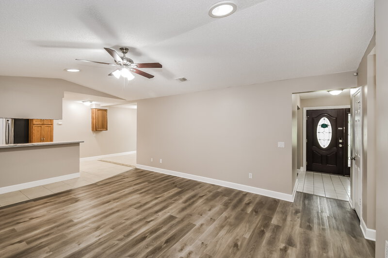 2,230/Mo, 5317 Lamar Shaw Ct Jacksonville, FL 32258 Living Room View 2