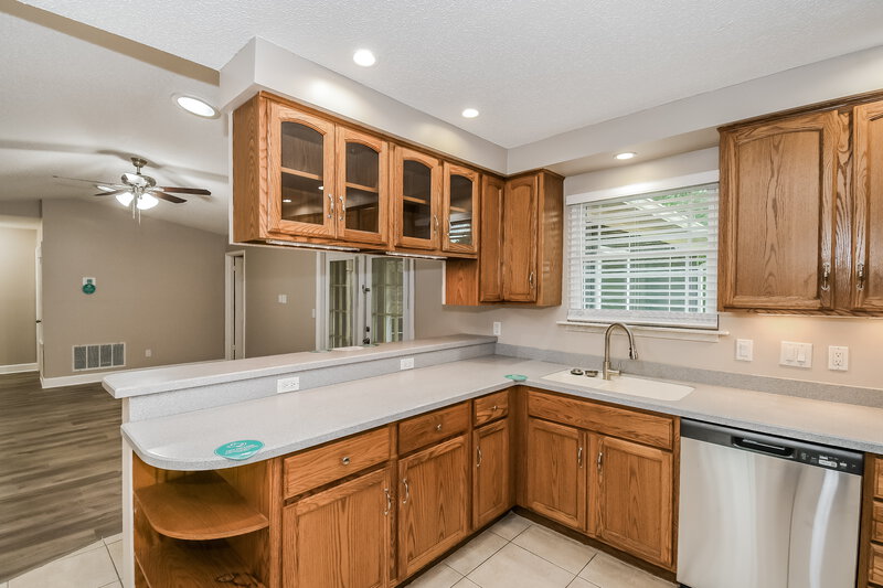 2,230/Mo, 5317 Lamar Shaw Ct Jacksonville, FL 32258 Kitchen View