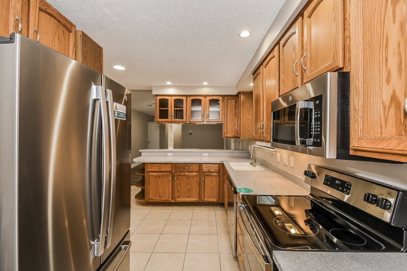 2,230/Mo, 5317 Lamar Shaw Ct Jacksonville, FL 32258 Kitchen View 2