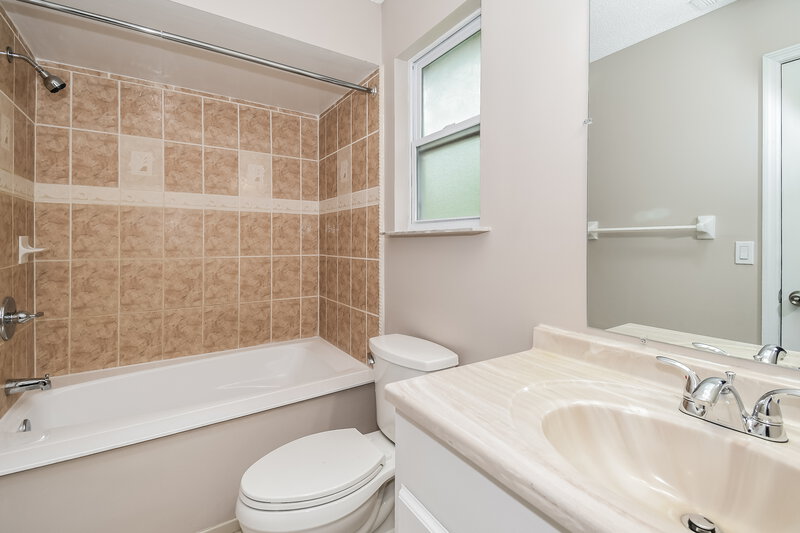 2,230/Mo, 5317 Lamar Shaw Ct Jacksonville, FL 32258 Main Bathroom View