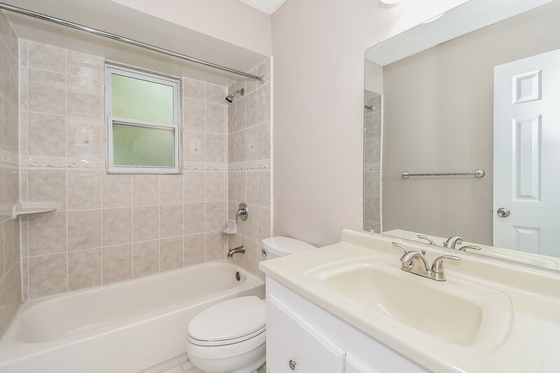 2,230/Mo, 5317 Lamar Shaw Ct Jacksonville, FL 32258 Bathroom View