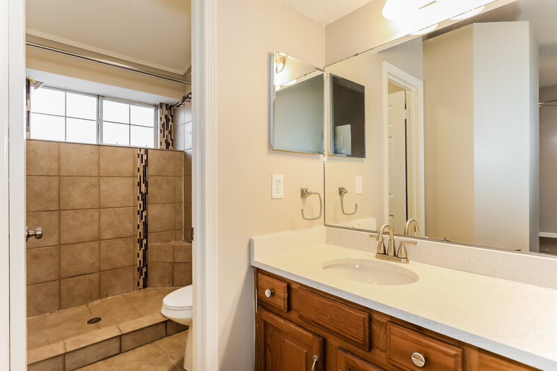 1,815/Mo, 1305 Rushing Dr Orange Park, FL 32065 Main Bathroom View