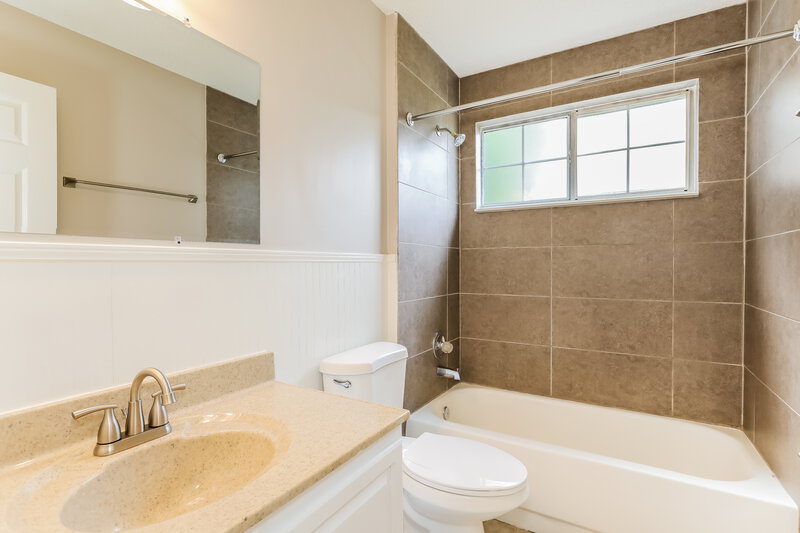 1,815/Mo, 1305 Rushing Dr Orange Park, FL 32065 Bathroom View