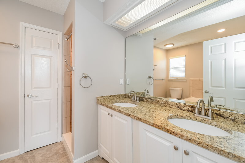 1,750/Mo, 8785 Spring Harvest Ln E Jacksonville, FL 32244 Main Bathroom View