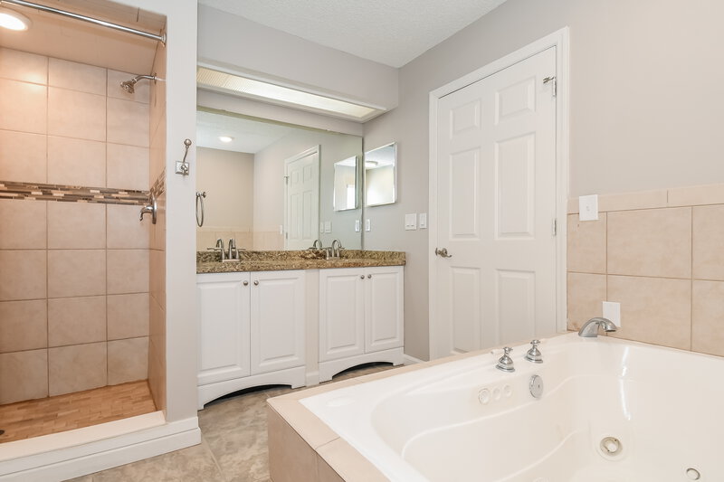 1,750/Mo, 8785 Spring Harvest Ln E Jacksonville, FL 32244 Main Bathroom View 2