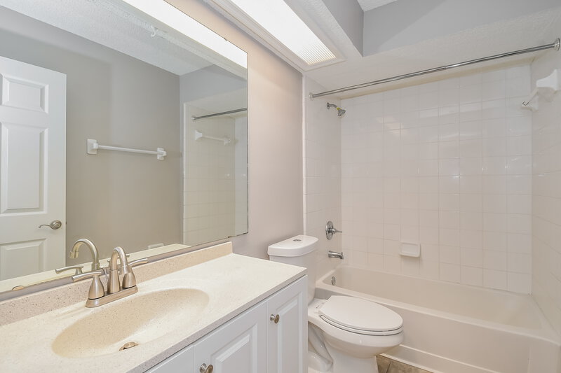 1,750/Mo, 8785 Spring Harvest Ln E Jacksonville, FL 32244 Bathroom View