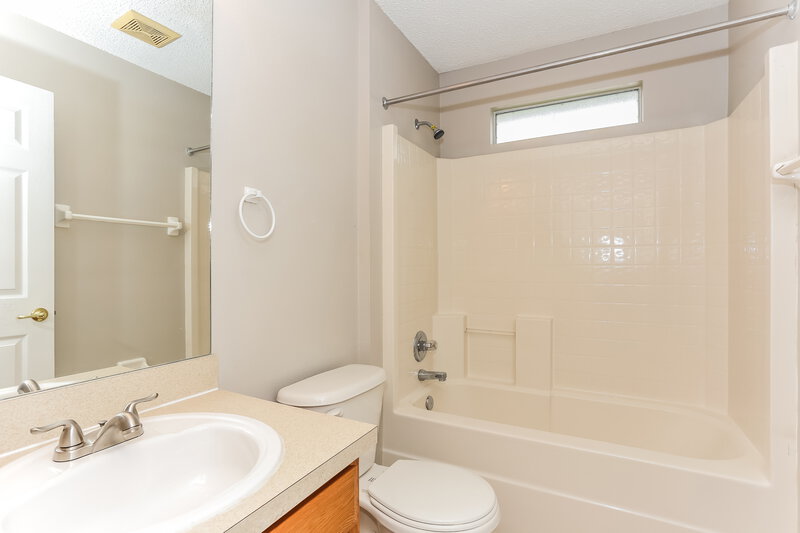 1,875/Mo, 7749 Westport Bay Dr Jacksonville, FL 32244 Bathroom View