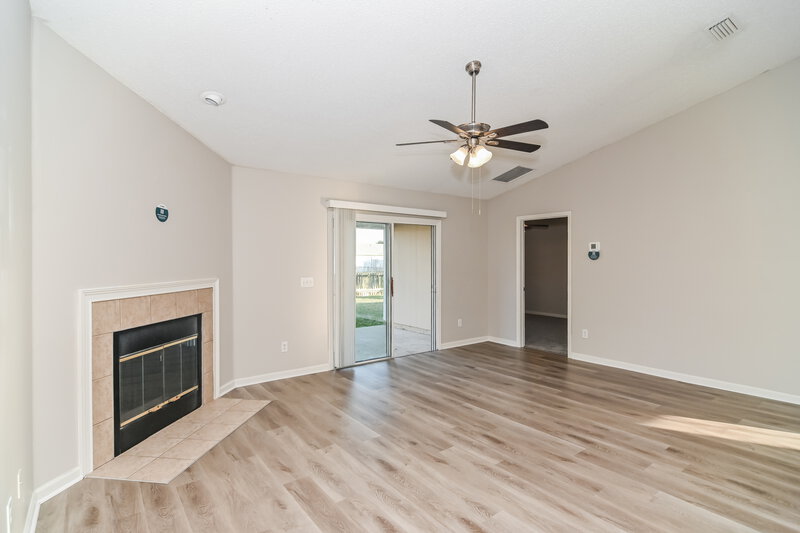 3,000/Mo, 7057 Rapid River Dr W Jacksonville, FL 32219 Living Room View 3