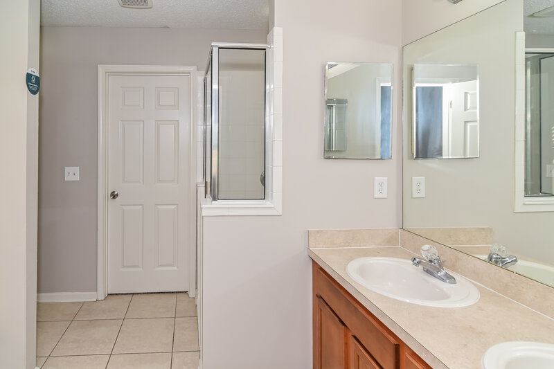 3,000/Mo, 7057 Rapid River Dr W Jacksonville, FL 32219 Main Bathroom View