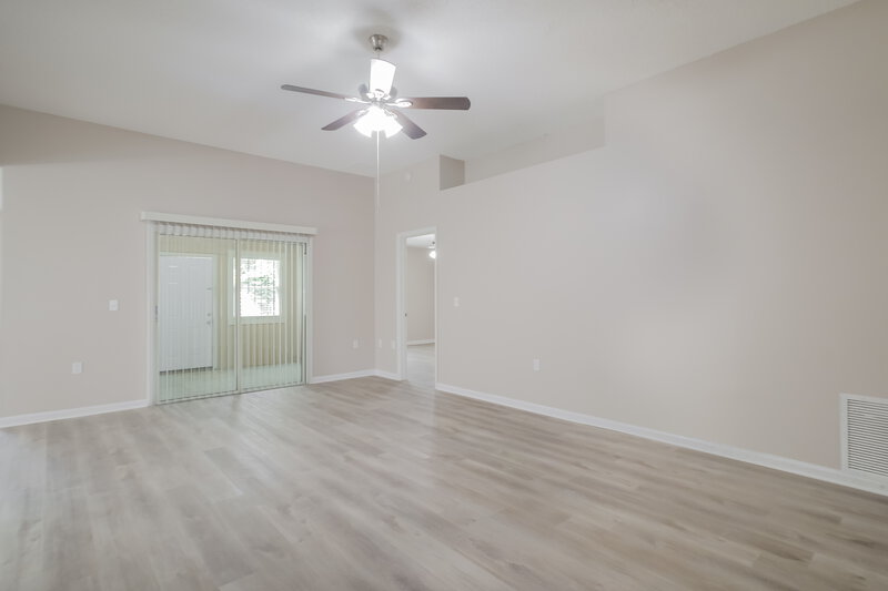 1,850/Mo, 1060 Buccaneer Blvd Green Cove Springs, FL 32043 Living Room View