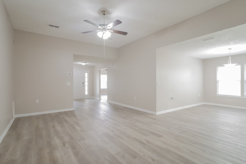 1,850/Mo, 1060 Buccaneer Blvd Green Cove Springs, FL 32043 Living Room View 3
