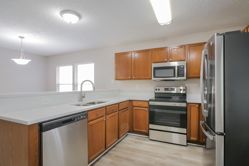 1,850/Mo, 1060 Buccaneer Blvd Green Cove Springs, FL 32043 Kitchen View 2