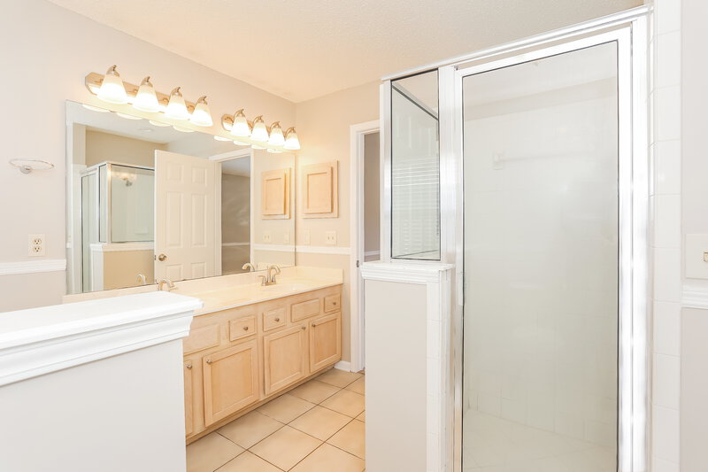 1,970/Mo, 2076 Frogmore Dr Middleburg, FL 32068 Main Bathroom View 2