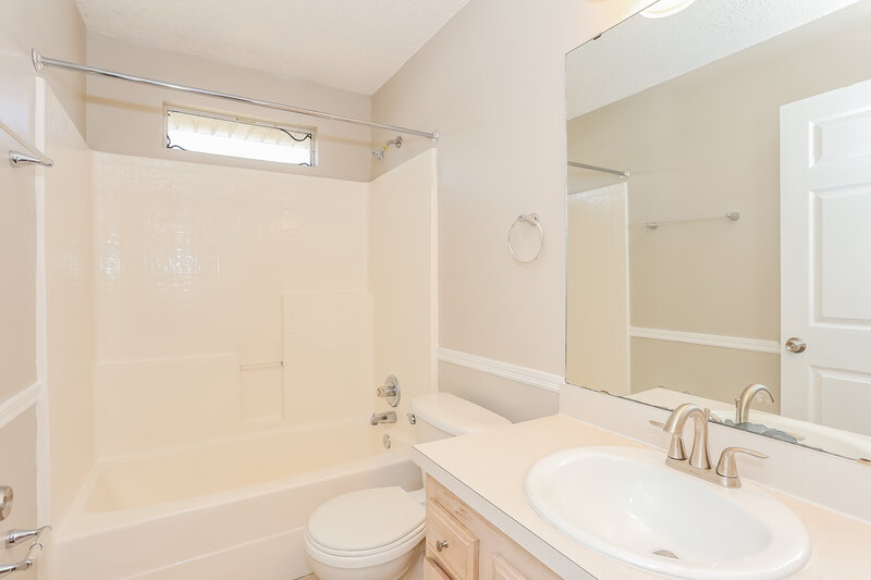 1,970/Mo, 2076 Frogmore Dr Middleburg, FL 32068 Bathroom View