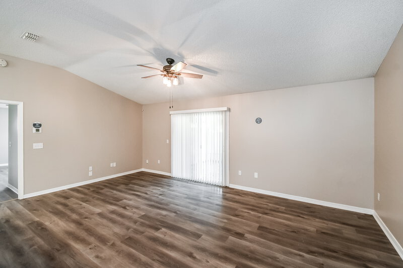 1,900/Mo, 8475 Charlesgate Cir E Jacksonville, FL 32244 Living Room View