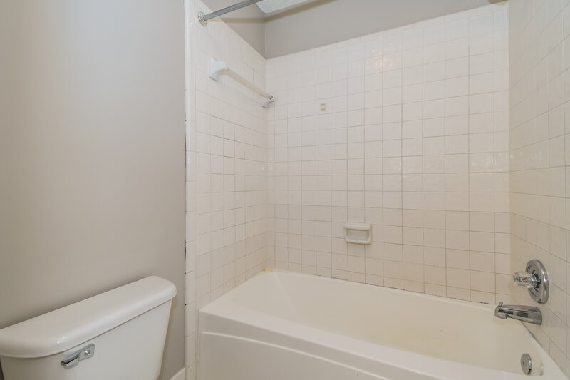 2,400/Mo, 11325 McNichols Ct Jacksonville, FL 32223 Main Bathroom View 2