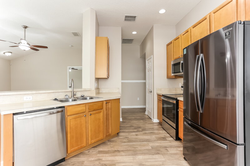 1,945/Mo, 2836 Cross Creek Dr Green Cove Springs, FL 32043 Kitchen View