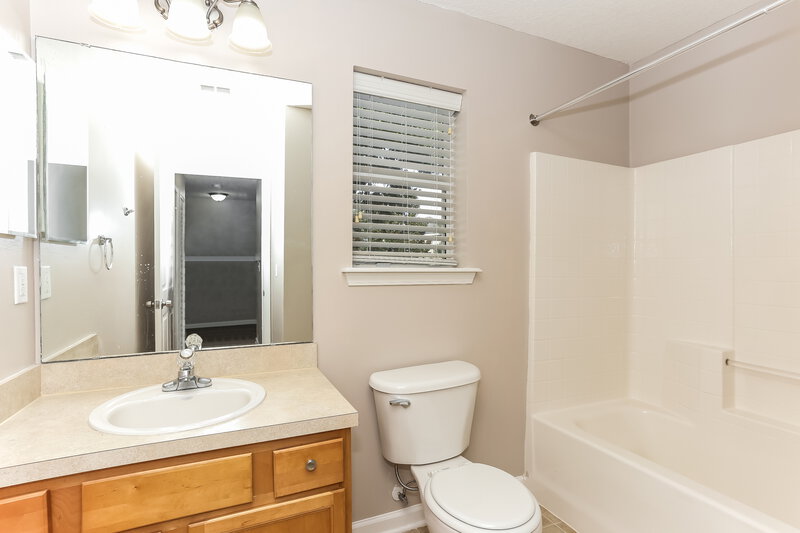 1,945/Mo, 2836 Cross Creek Dr Green Cove Springs, FL 32043 Bathroom View