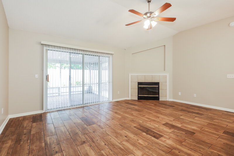 2,315/Mo, 9641 Pritmore Rd E Jacksonville, FL 32257 Living Room View 2