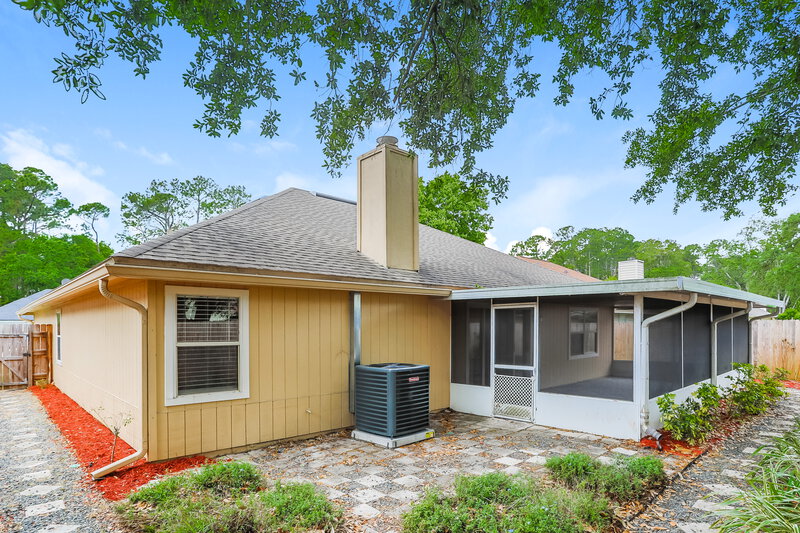 2,315/Mo, 9641 Pritmore Rd E Jacksonville, FL 32257 Rear View