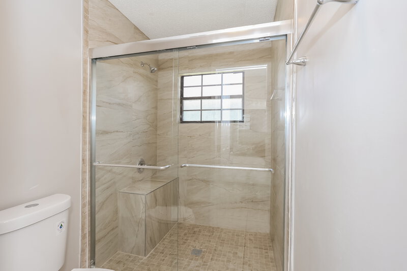2,410/Mo, 7609 Cinnamon Tea Ct Jacksonville, FL 32244 Main Bathroom View 2