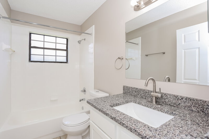 2,410/Mo, 7609 Cinnamon Tea Ct Jacksonville, FL 32244 Bathroom View