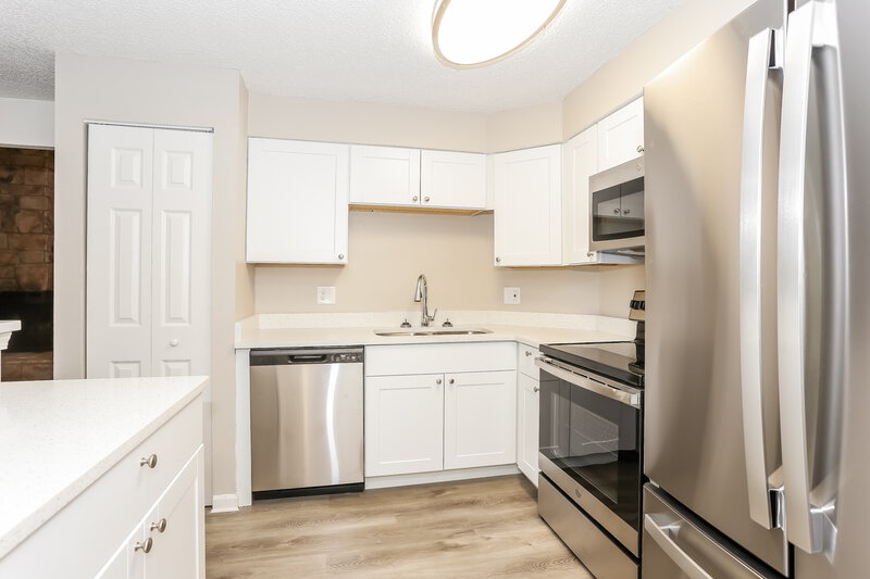 2,305/Mo, 11507 Kelvyn Grove Pl Jacksonville, FL 32225 Kitchen View