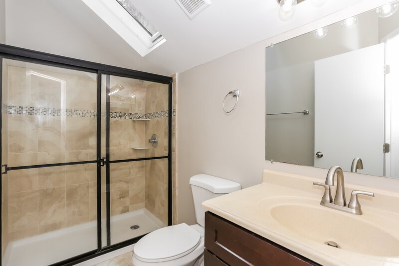 2,305/Mo, 11507 Kelvyn Grove Pl Jacksonville, FL 32225 Main Bathroom View