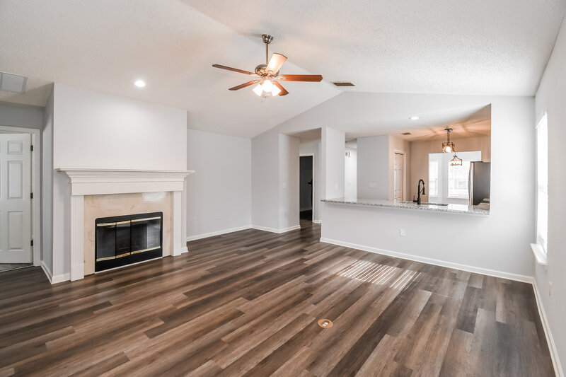 2,820/Mo, 8030 Welbeck Ln Jacksonville, FL 32244 Living Room View 2