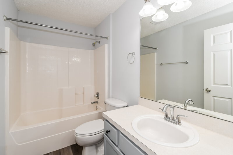 2,820/Mo, 8030 Welbeck Ln Jacksonville, FL 32244 Bathroom View