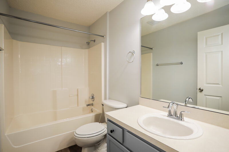 1,910/Mo, 8030 Welbeck Ln Jacksonville, FL 32244 Bathroom View