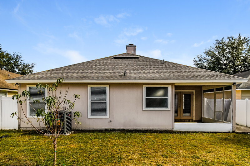 2,820/Mo, 8030 Welbeck Ln Jacksonville, FL 32244 Rear View