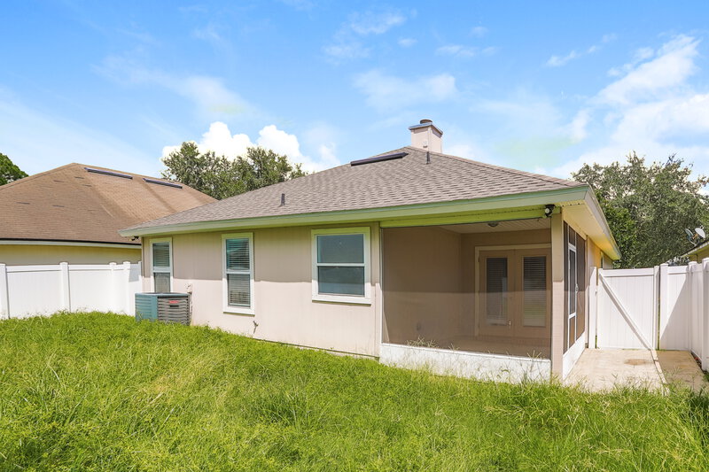 1,910/Mo, 8030 Welbeck Ln Jacksonville, FL 32244 Rear View