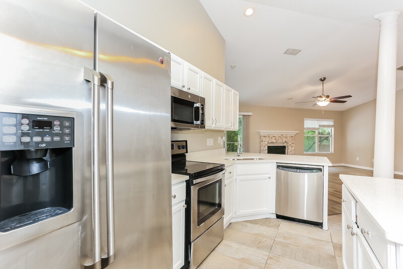 1,970/Mo, 1554 Mountain Lake Dr W Jacksonville, FL 32221 Kitchen View 2