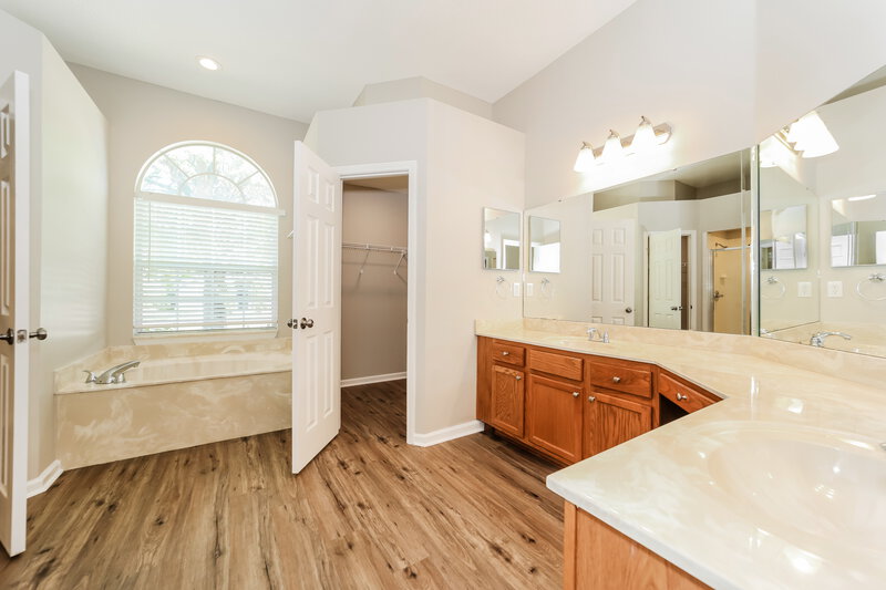 2,200/Mo, 14056 Fish Eagle Dr E Jacksonville, FL 32226 Main Bathroom View