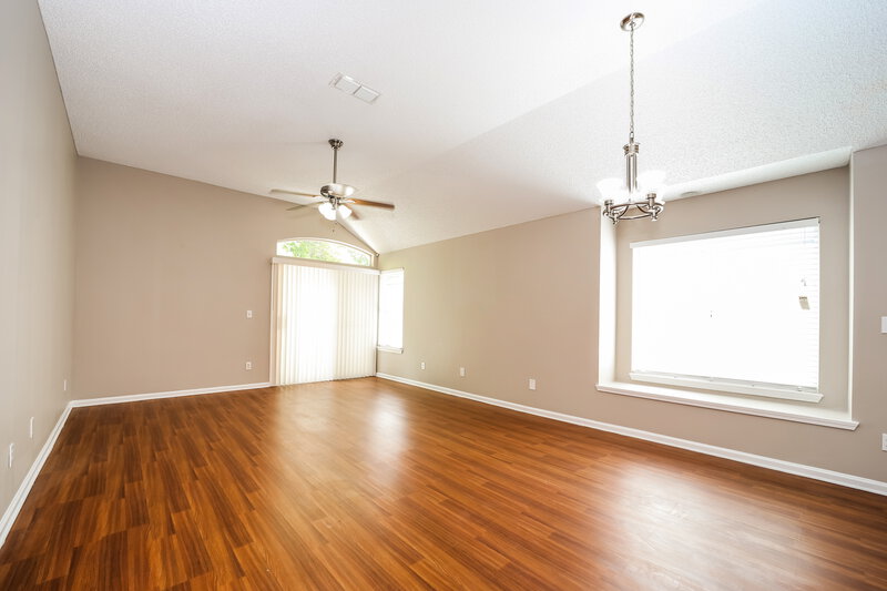 1,560/Mo, 2859 Centerwood Dr N Jacksonville, FL 32218 Living Room View